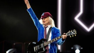 Angus Young 2024 | ACDC-Gitarrist Angus Young wird 70 – und rockt weiter
