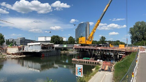 Vor der Hochzeit der neuen Gänstorbrücke: Noch klafft eine Lücke zwischen den Teilen in Ulm und Neu-Ulm.