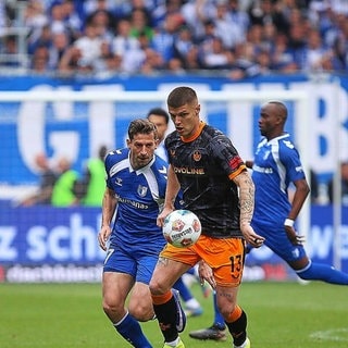 Alexander Nollenberger (1. FC Magdeburg) und Erik Wekesser (1. FC Kaiserslautern) im Duell