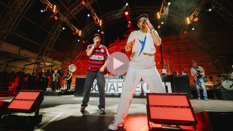 Schowi und Ju auf der Bühne beim 30 Jahre 0711 Family Jam mit Playbutton
