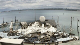 Die Webcam der Bregenzer Festspiele zeigt die Seebühne für die Oper "Der Freischütz" 2025. Die Proben beginnen.