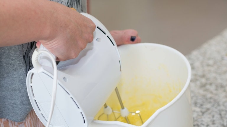 Handmixer: Welcher rührt den Teig am besten?