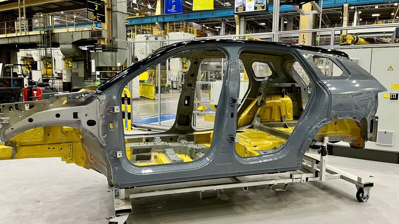 Verschiedenste Fahrzeugteile werden im Opel-Werk in Kaiserslautern hergestellt. 