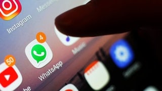 Bei einer neuen Betrugsmasche über WhatsApp nutzen Betrüger die Gruppen und versprechen arglosen Nutzern das große Geld oder einen tollen Job.