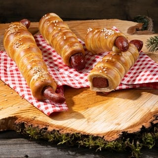 SWR1 Pfännle Streetfood Rezept Landjäger im Laugenmantel, der schwäbische Hot Dog.
