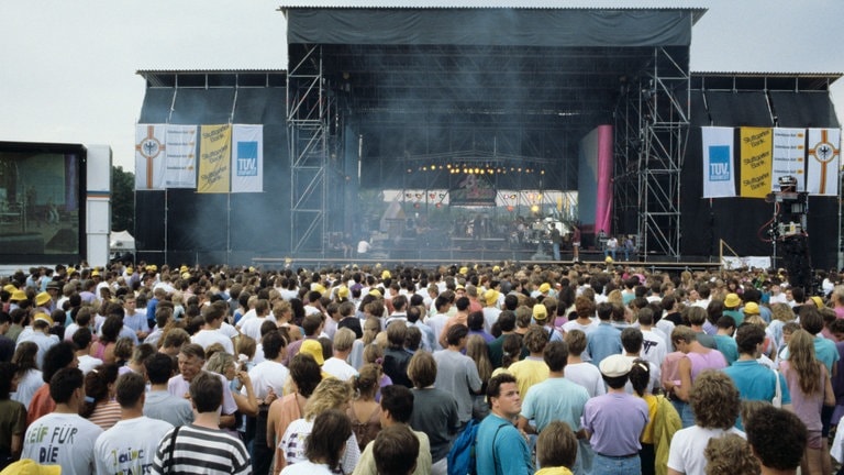 Die TOP 2000 D - Abschluss-Party der SDR3 Hitparade im Jahr 1990 mit Publikum auf dem Stuttgarter Wasen