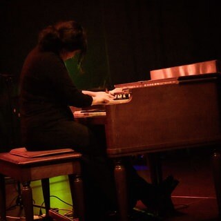 Sarah Davachi an der Hammond Orgel