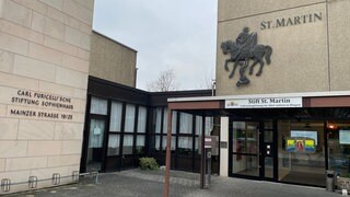 Der Eingang zum Senirorenstift in Bingen: Das Seniorenheim in Bingen wird Ende Juni geschlossen.