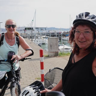 Fahrradfahrerinnen auf dem Bodensee-Radweg
