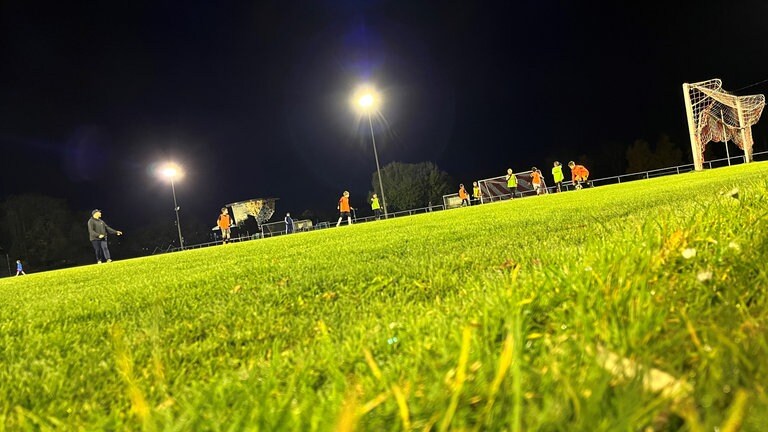 Viel in Bewegung, nicht nur auf dem Fußballplatz: Die TSG Kaiserslautern hat rund 2.000 Mitglieder. Auch dort wollte der SWR von den Menschen wissen, welche Themen sie beschäftigen. 