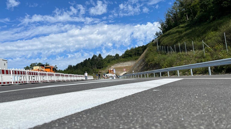 Nach acht Jahren Bauzeit: Tunnel und Ortsumgehung bei Imsweiler eröffnet.