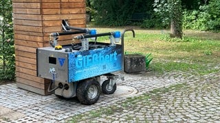 In Stuttgart gibt es den ersten Gieß-Roboter für Friedhöfe.