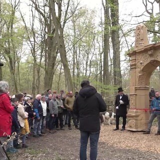 Echtes Tor für virtuelles Schloss