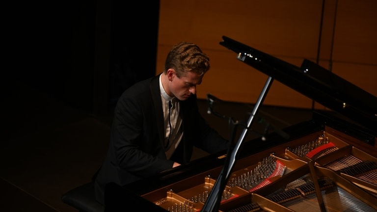 SWR Kultur Internationale Pianisten Mainz 2025: Joseph Moog beim Konzert vom 26. September 2025 im Frankfurter Hof 
