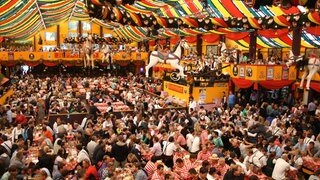 Aufnahme aus einem Festzelt auf dem Oktoberfest