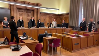 Prozess im Tübinger Landgericht: Der Angeklagte steht wegen Totschlags vor Gericht. Er soll seine Lebensgefährtin in Bad Teinach-Zavelstein getötet haben.