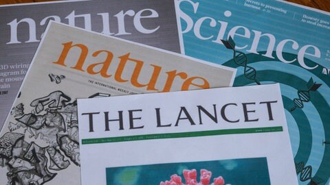 Wissenschaftliche Fachzeitschriften: Nature, Science, The Lancet: Wer in der Wissenschaft Erfolg haben will, muss viel veröffentlichen. Die Folge: Halbgare Ergebnisse, nicht wiederholbare Versuche, Pseudo-Journale. Der Publikationsdruck ist groß.