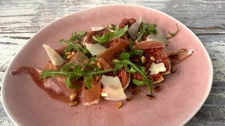 Carpaccio von Feigen mit Serranoschinken und Manchegokäse