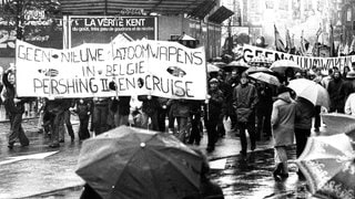 Am 12. Dezember 1979 wurde in Brüssel über den NATO-Doppelbeschluss abgestimmt. Wenige Tage davor, am 9. Dezember 1979, protestierten Menschen in Brüssel gegen Atomwaffen.