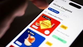 Die Coupons in der "Lidl Plus"-App sind auf einem Smartphone geöffnet.