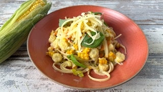 Pasta mit cremiger Mais-Käsesoße