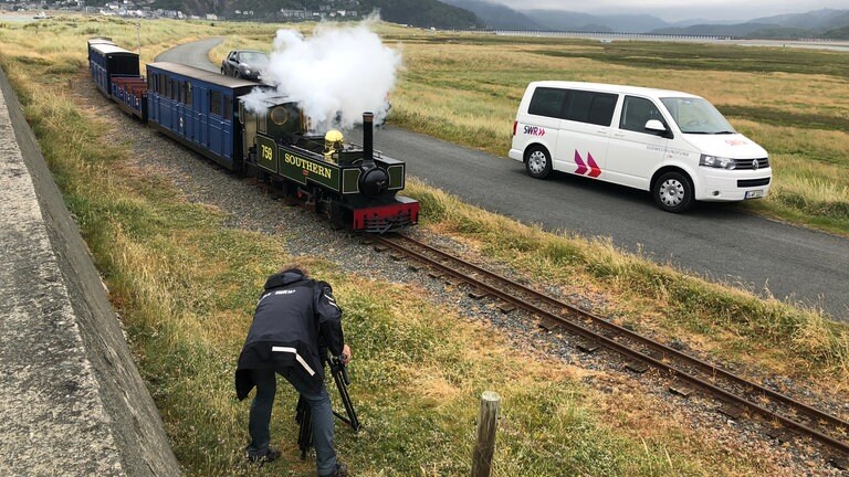 Die Fairbourne Railway auf dem Rückweg: Der Regen ist weg und es klart auf. 