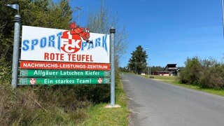 Der 1. FC Kaiserslautern feiert am Samstag sein 125-jähriges Jubiläum und lädt zum Vereinsfest auf den Fröhnerhof ein.