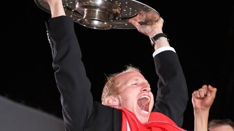 Ludovic Magnin mit der Meisterschale 2007