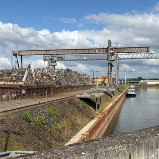 Wasserbecken im Koblenzer Rheinhafen