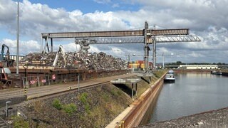Wasserbecken im Koblenzer Rheinhafen