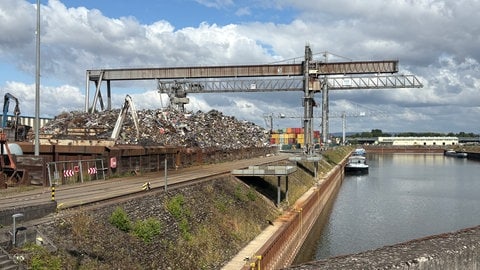 Wasserbecken im Koblenzer Rheinhafen