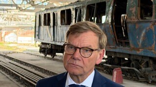 Johann Wadephul in einem zerstörten U-Bahn-Depot in Charkiw, Ukraine