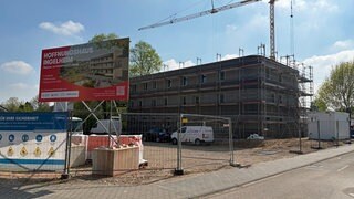Die Hoffnungshäuser in Ingelheim nehmen Gestalt an. Hier sollen rund 100 Menschen - Geflüchtete und Deutsche - zusammenleben. 
