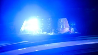 Ein 14-jähriges Mädchen ist bei einem Unfall in Ulm von einer Straßenbahn erfasst und schwer verletzt worden.