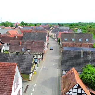 Die Hauptstraße in Freckenfeld