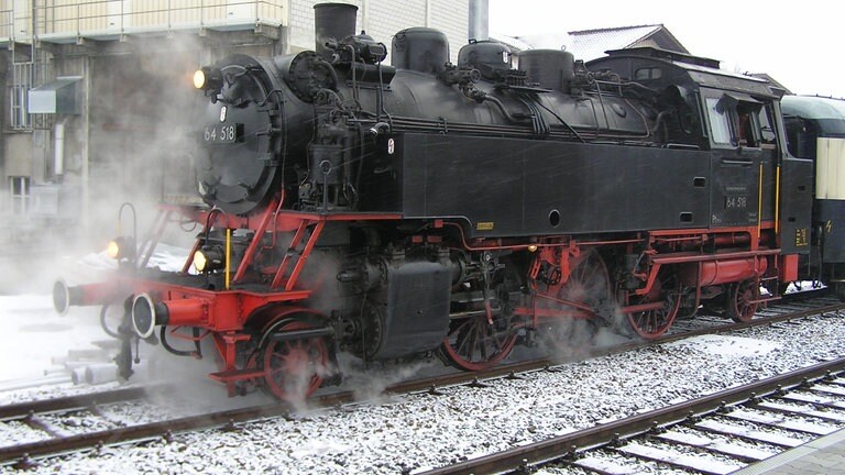 Der "Bubikopf" zieht den Sonderzug von Luzern nach Biel.