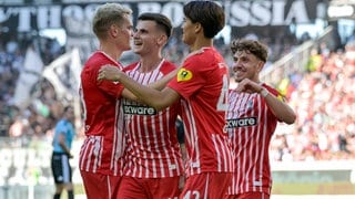Bundestrainer Jürgen Klopp hat Yannik Engelhardt und Philipp Treu vom SC Freiburg erstmals für die Nationalmannschaft nominiert.