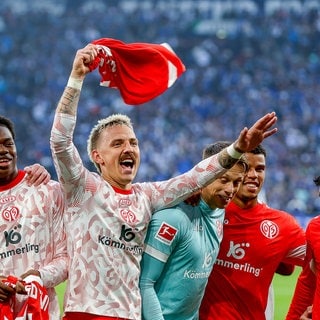 Phillip Tietz vom 1. FSV Mainz 05 bejubelt den Sieg gegen Schalke 04.