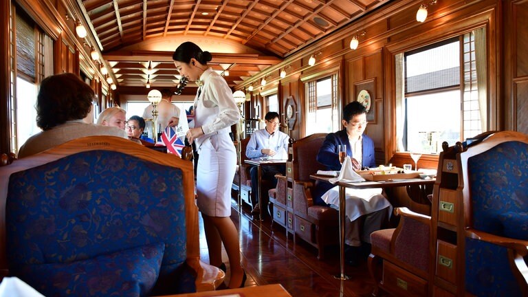 Der Speisewagen des Luxuszuges "Seven Stars".
