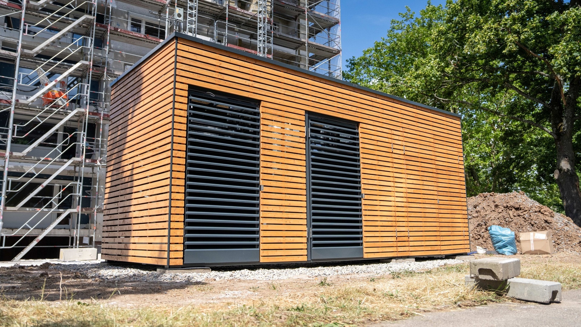 Pilotprojekt mit Hightech-Container: Diese Hochhäuser heizen nun mit Wärmepumpen