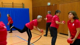 Turne bis zur Urne - so das Motto einer Seniorinnengruppe, die teils seit 50 Jahren Sport in Lichtenstein-Honau zusammen machen.