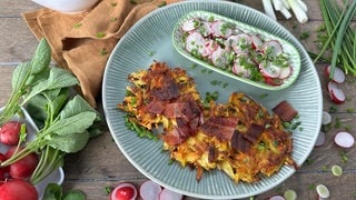 Karotten-Kartoffelpuffer mit Radieschensalat
