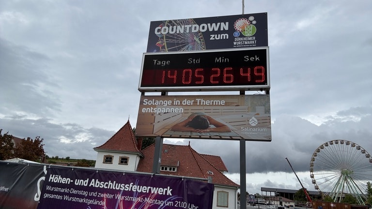 Die Aufbauarbeiten für den Dürkheimer Wurstmarkt laufen schon.