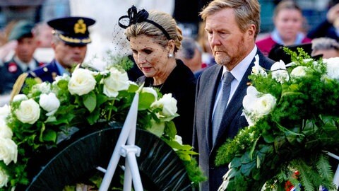 Königin Máxima und König Willem-Alexander der Niederlande bei einer Gedenkfeier in Amsterdam.