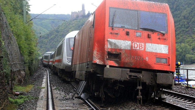Auf der linksrheinischen Bahnstrecke bei St. Goar entgleiste im September 2011 ein Personenzug.