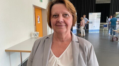 Elfriede Meurer (CDU), die Erste Beigeordnete von Wittlich, sieht in dem Batteriespeicherwerk eine "großartige Sache". Trotzdem kann sie nachvollziehen, dass die Anwohner sich Sorgen machen. 