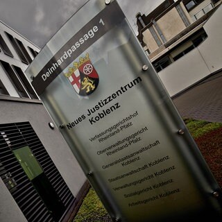Der Eingang der Staatsanwaltschaft in Koblenz am Justizzentrum