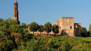 Die Klosteruine Limburg, teilweise mit Festveranstaltungen im offenen Kirchenschiff. 