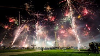 Die Grünen im Gemeiderat Stuttgart fordern ein Böllerverbot im Cityring. Es soll keine Pyrotechnik mehr in der Innenstadt geben an Silvester wie früher am Schlossplatz (Archiv).