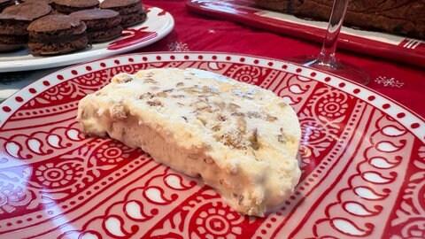 Nougat Glacé – Französisches Parfait mit Mandeln, Walnüssen und Honig